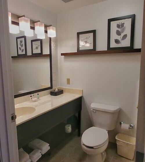 جناح مزود بجاكوزى, Country Inn & Suites By Radisson, Chambersburg, Pa