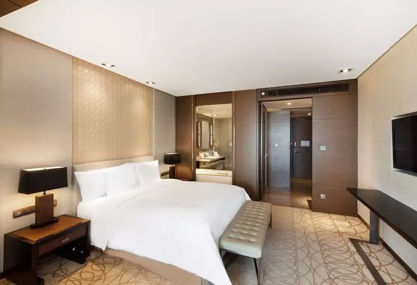 اتاق استاندارد با چشم‌انداز دریاچه, Crowne Plaza Xuzhou Dalong Lake, An Ihg