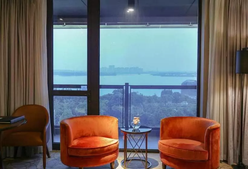 اتاق استاندارد با چشم‌انداز دریاچه, Crowne Plaza Xuzhou Dalong Lake, An Ihg