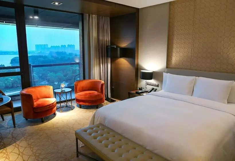 اتاق استاندارد با چشم‌انداز باغ, Crowne Plaza Xuzhou Dalong Lake, An Ihg