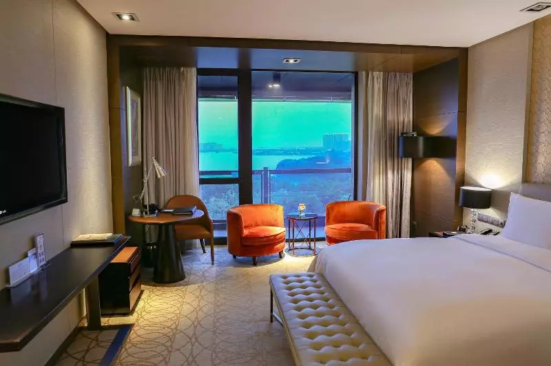 身障者適用キングサイズベッドルーム, Crowne Plaza Xuzhou Dalong Lake, An Ihg