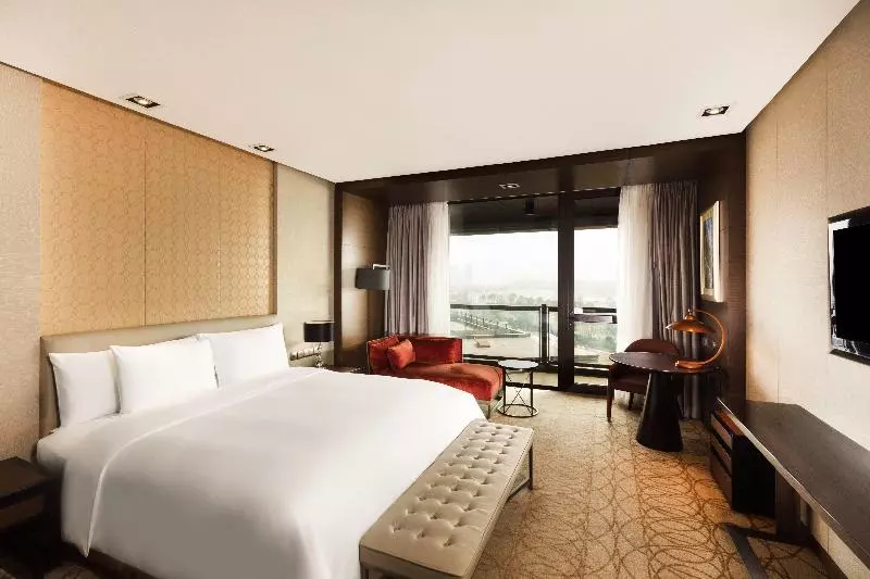 اتاق استاندارد با چشم‌انداز دریاچه, Crowne Plaza Xuzhou Dalong Lake, An Ihg
