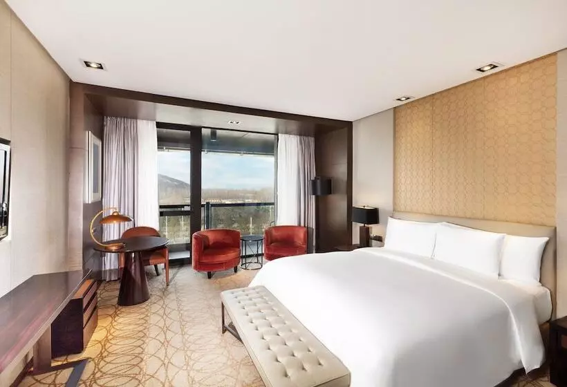 اتاق استاندارد با چشم‌انداز دریاچه, Crowne Plaza Xuzhou Dalong Lake, An Ihg