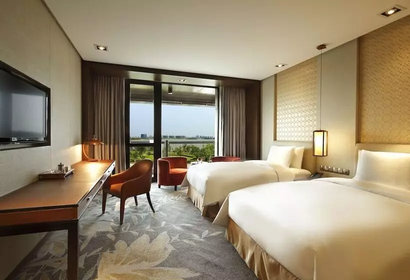 اتاق استاندارد با چشم‌انداز دریاچه, Crowne Plaza Xuzhou Dalong Lake, An Ihg