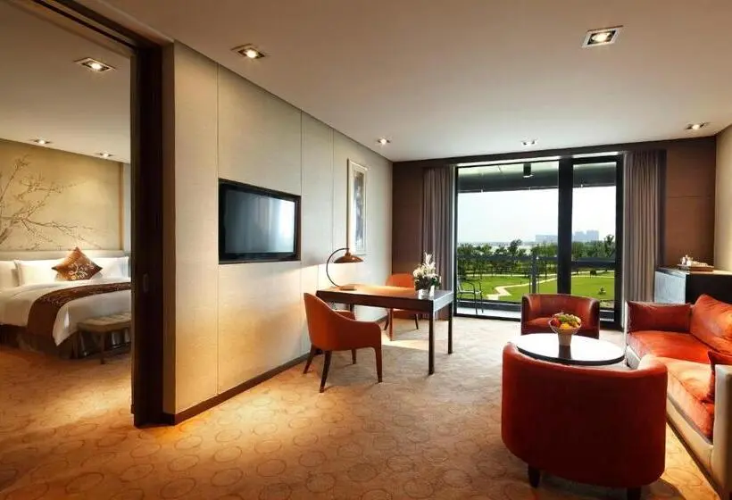 سوییت, Crowne Plaza Xuzhou Dalong Lake, An Ihg