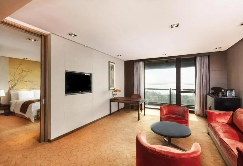 اتاق استاندارد با چشم‌انداز دریاچه, Crowne Plaza Xuzhou Dalong Lake, An Ihg