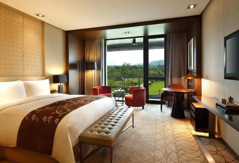 اتاق استاندارد با تخت بزرگ برای معلولان, Crowne Plaza Xuzhou Dalong Lake, An Ihg