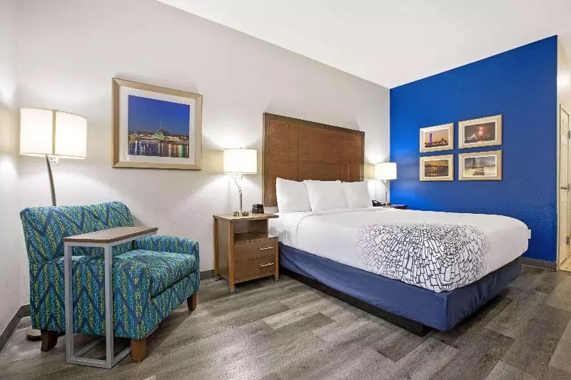 キングサイズベッドのデラックスルーム, La Quinta By Wyndham Ne Long Beach/cypress