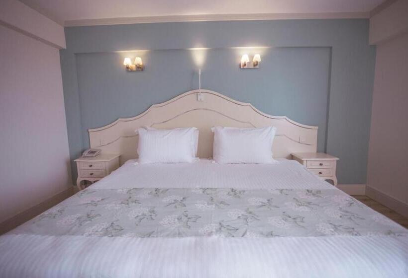 غرفة قياسية سرير كينج, Limani