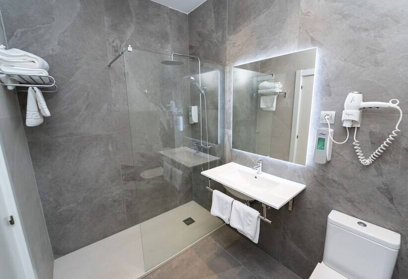 اتاق استاندارد سه نفره, Seminario Aeropuerto Bilbao