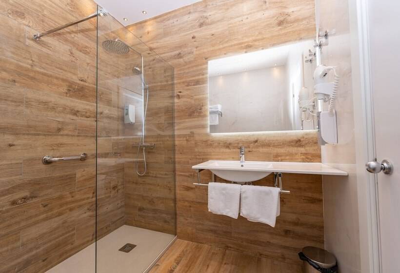 اتاق استاندارد سه نفره, Seminario Aeropuerto Bilbao