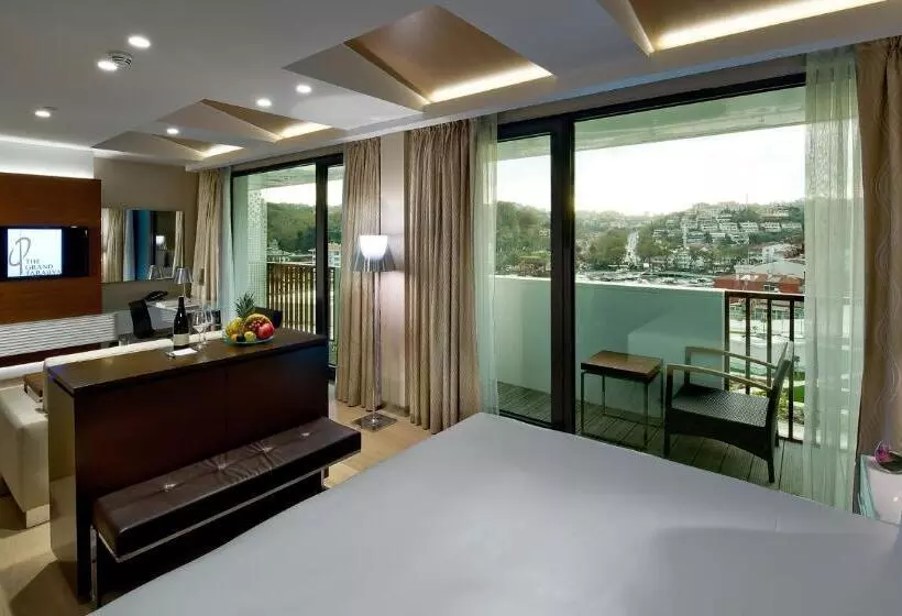 Deluxe Junior Suite Views