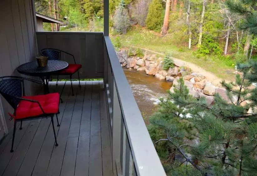 キングサイズベッドのデラックスルーム, The Inn On Fall River & Fall River Cabins