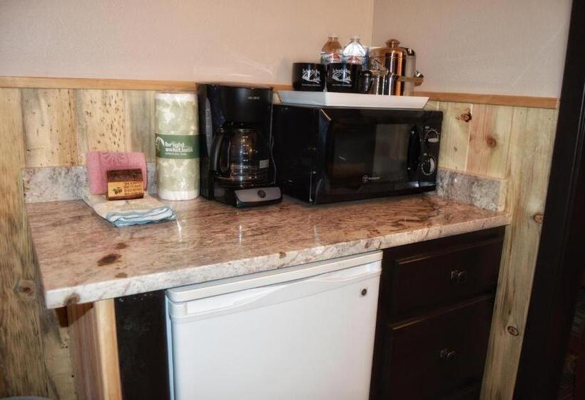 Номер Deluxe Кровать Кинг, The Inn On Fall River & Fall River Cabins