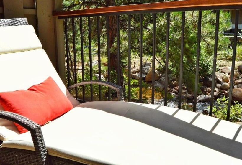 Deluxe room with river view, The Inn On Fall River & Fall River Cabins