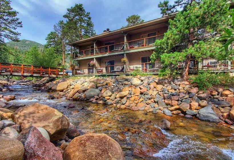 Deluxe room with river view, The Inn On Fall River & Fall River Cabins