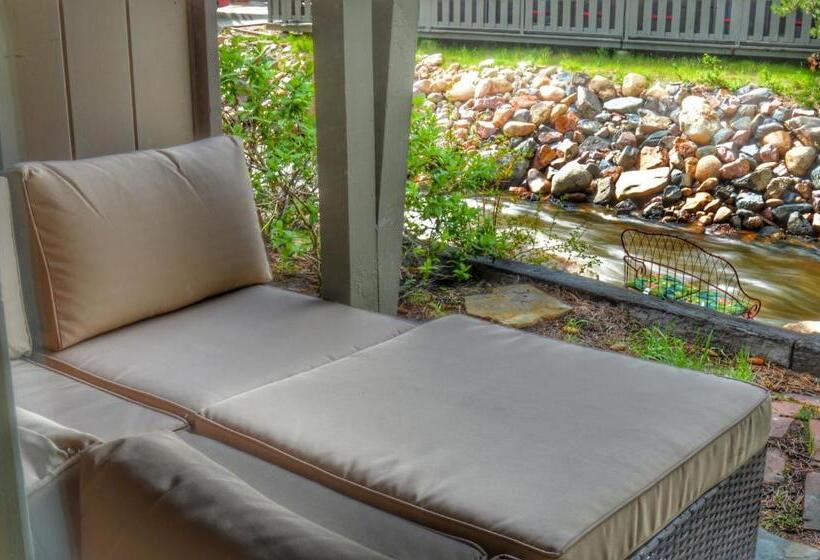 Номер Стандарт Вид на Реку, The Inn On Fall River & Fall River Cabins