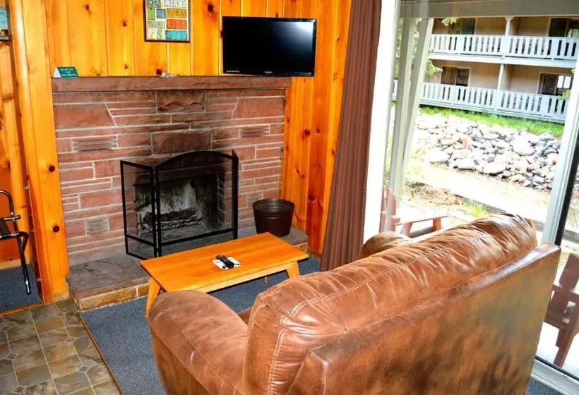 リバービュースタンダードルーム, The Inn On Fall River & Fall River Cabins