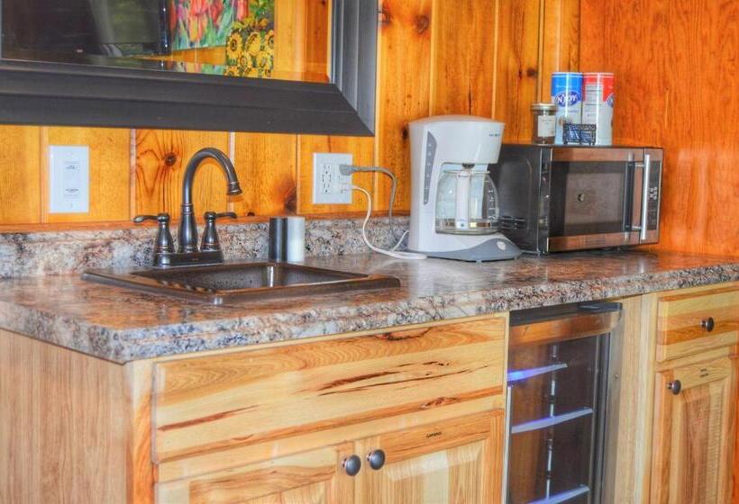 Номер Стандарт Вид на Реку, The Inn On Fall River & Fall River Cabins