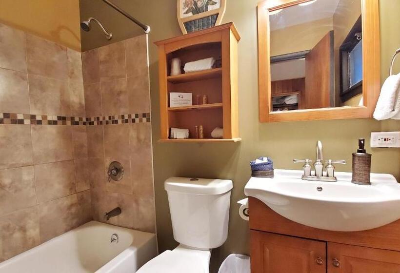 Номер Стандарт Вид на Реку, The Inn On Fall River & Fall River Cabins