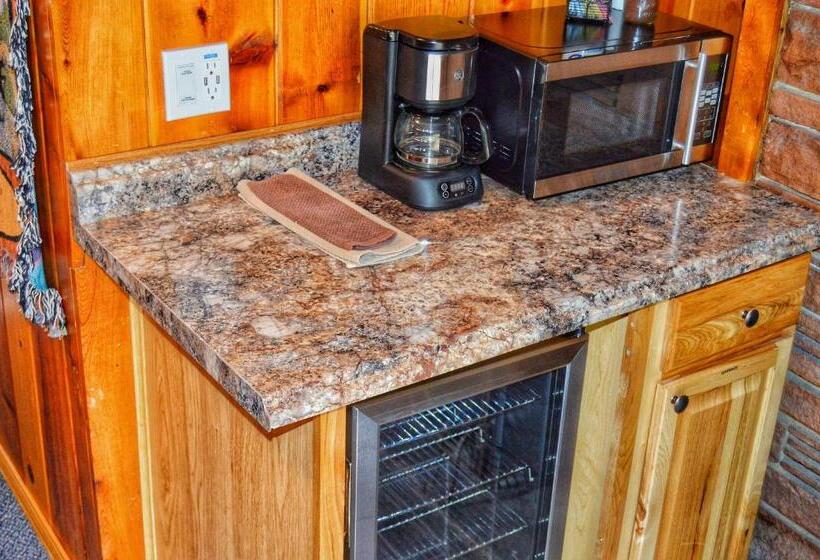 Номер Стандарт Вид на Реку, The Inn On Fall River & Fall River Cabins