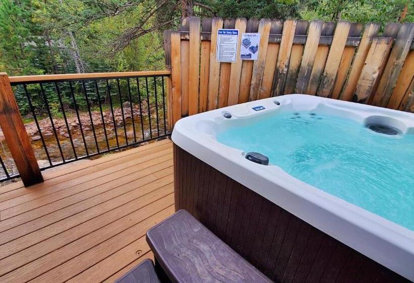 Хижина, The Inn On Fall River & Fall River Cabins