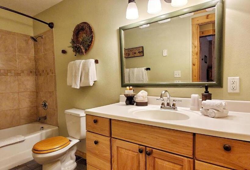 Хижина, The Inn On Fall River & Fall River Cabins