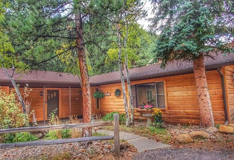 Хижина, The Inn On Fall River & Fall River Cabins