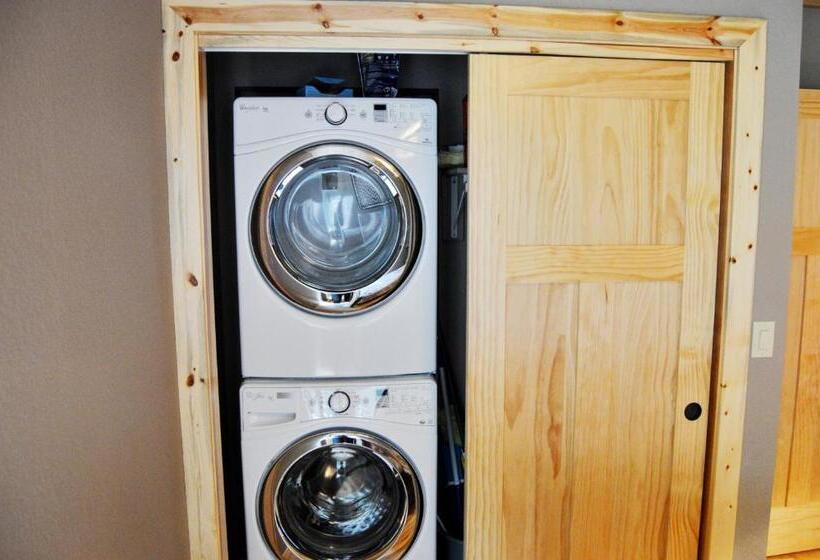 Дом 3 Спальни, The Inn On Fall River & Fall River Cabins