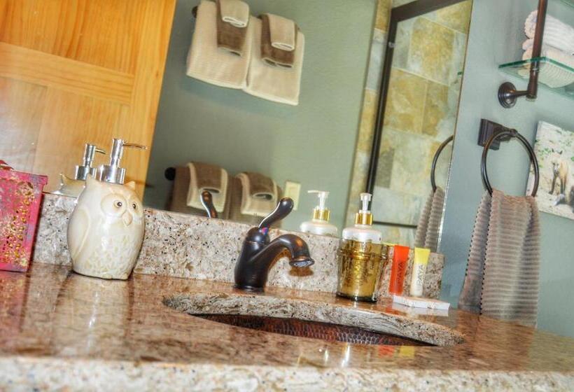 Дом 3 Спальни, The Inn On Fall River & Fall River Cabins