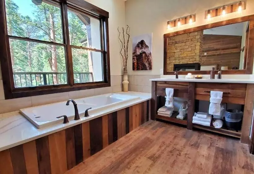 スーペリアースイート, The Inn On Fall River & Fall River Cabins