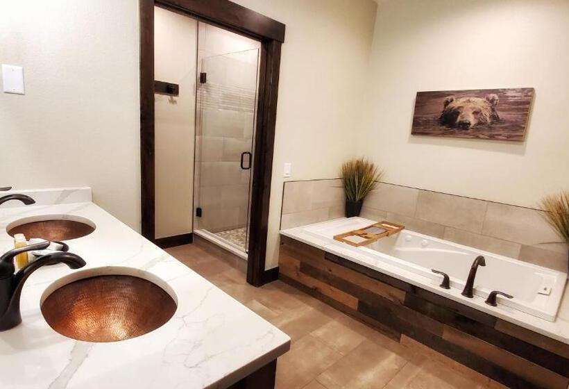 Люкс, The Inn On Fall River & Fall River Cabins