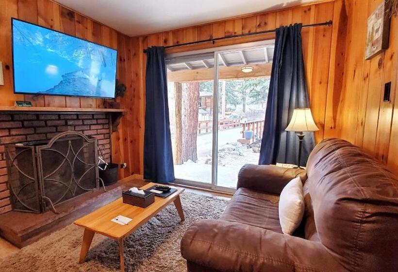 Deluxe room with river view, The Inn On Fall River & Fall River Cabins
