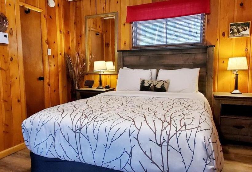 Deluxe room with river view, The Inn On Fall River & Fall River Cabins