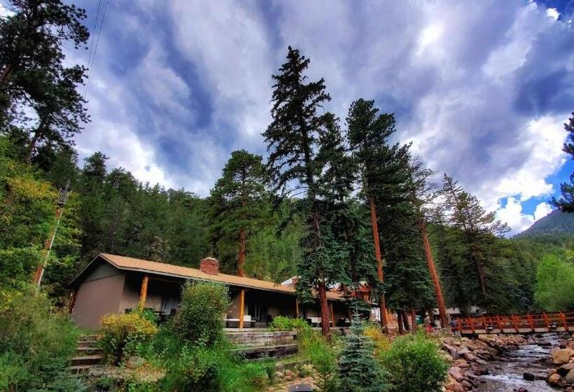 Deluxe room with river view, The Inn On Fall River & Fall River Cabins