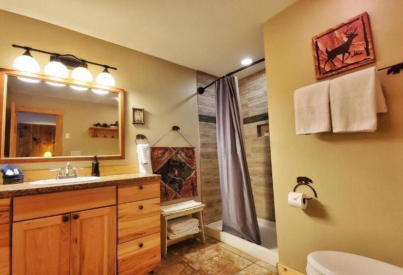 Хижина Deluxe, The Inn On Fall River & Fall River Cabins