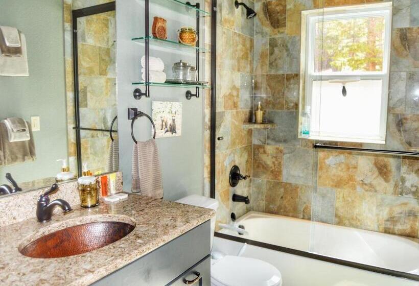 Дом 3 Спальни, The Inn On Fall River & Fall River Cabins