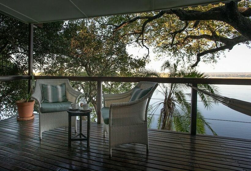 سوئیت دولوکس با چشمانداز رودخانه, The River Club