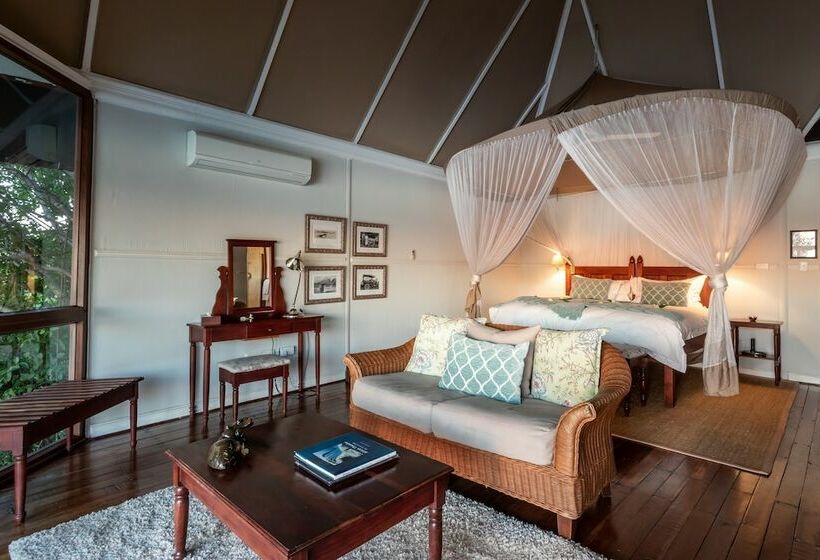 سوئیت دولوکس با چشمانداز رودخانه, The River Club