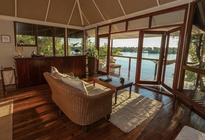 سوئیت دولوکس با چشمانداز رودخانه, The River Club