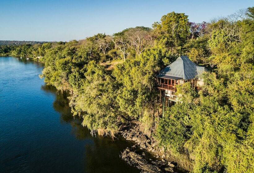 سوئیت دولوکس با چشم‌انداز رودخانه, The River Club