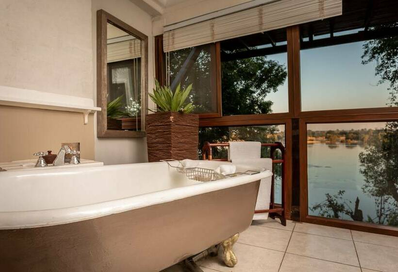 سوئیت دولوکس با چشمانداز رودخانه, The River Club