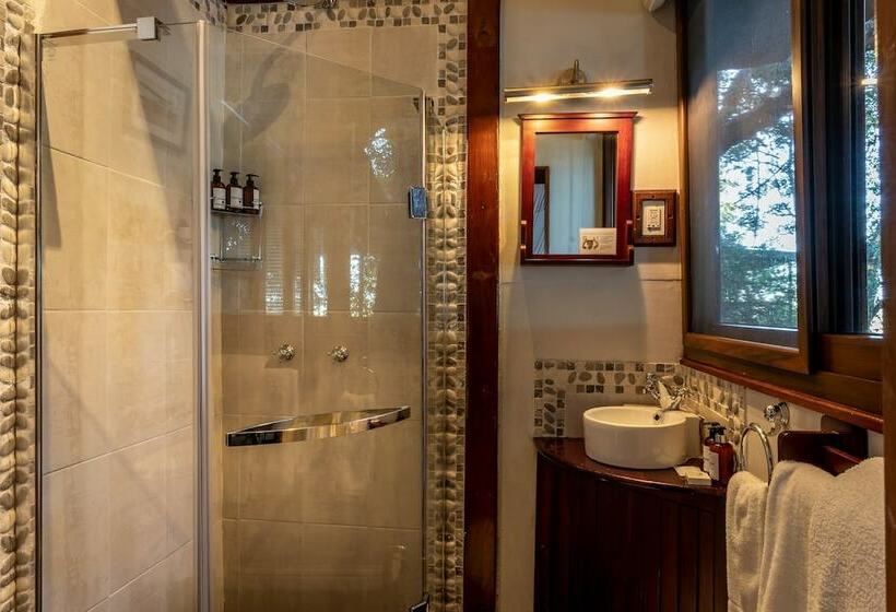 سوئیت دولوکس با چشمانداز رودخانه, The River Club