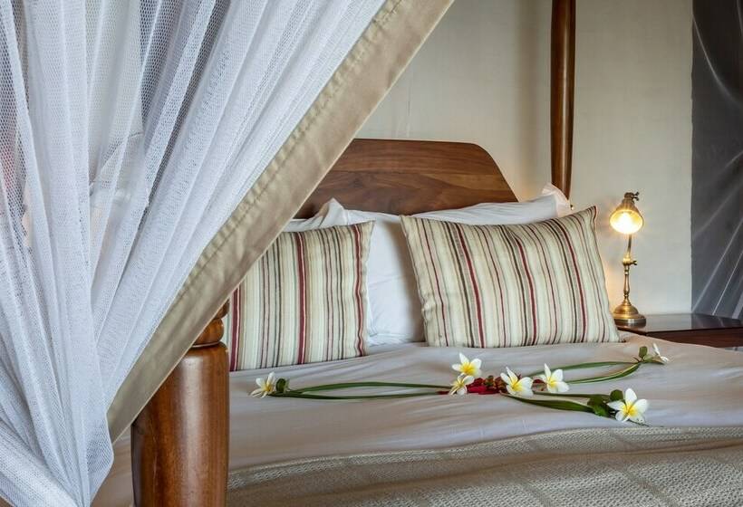 سوئیت دولوکس با چشمانداز رودخانه, The River Club