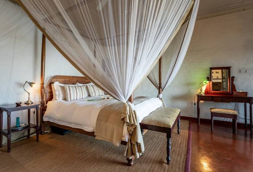 سوئیت دولوکس با چشمانداز رودخانه, The River Club