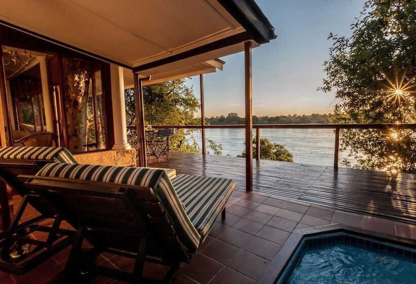 سوئیت دولوکس با چشمانداز رودخانه, The River Club