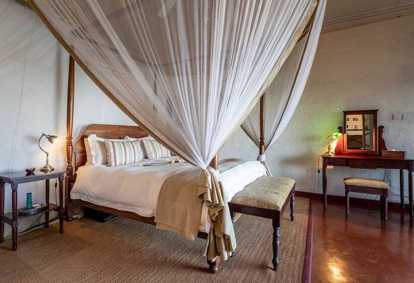 سوئیت دولوکس با چشمانداز رودخانه, The River Club