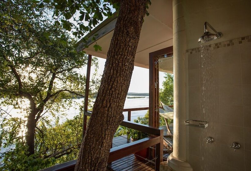 سوییت خانوادگی, The River Club