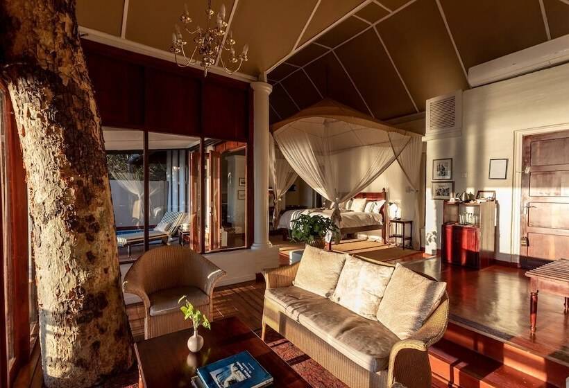 سوییت خانوادگی, The River Club