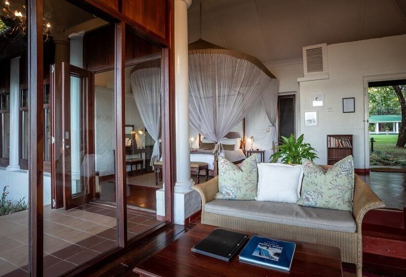 سوییت خانوادگی, The River Club